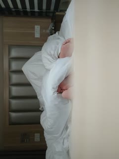 2022.02.21-2【换妻探花】今天约的这一对夫妻不好意思，不得已只能分屋交换}