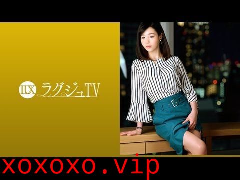 259LUXU-1090 ラグジュTV 1074 上品な佇まいの奥様が旦那の許可を経て念願のAV出演。旦那以外のペニスの刺激に酔いしれ、頬を染めながら中イキ絶頂！！1}