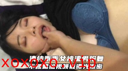 【情侣泄密】清纯乖乖女被渣男报复，露脸视频被曝光流出}