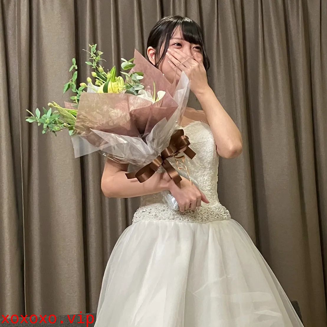 【终于开始贩卖】惠理佳泪下的毕业婚礼！在粉丝感谢祭的个人摄影会上挑战奖励！附有写真集的先行销售版！-cd6}