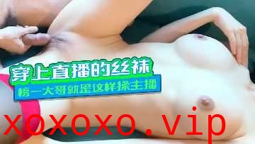 穿上直播的丝袜 榜一大哥就是这样操主播}